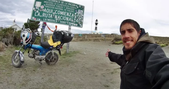Salió de San Salvador en su moto DAX y dio una vuelta completa por el país.